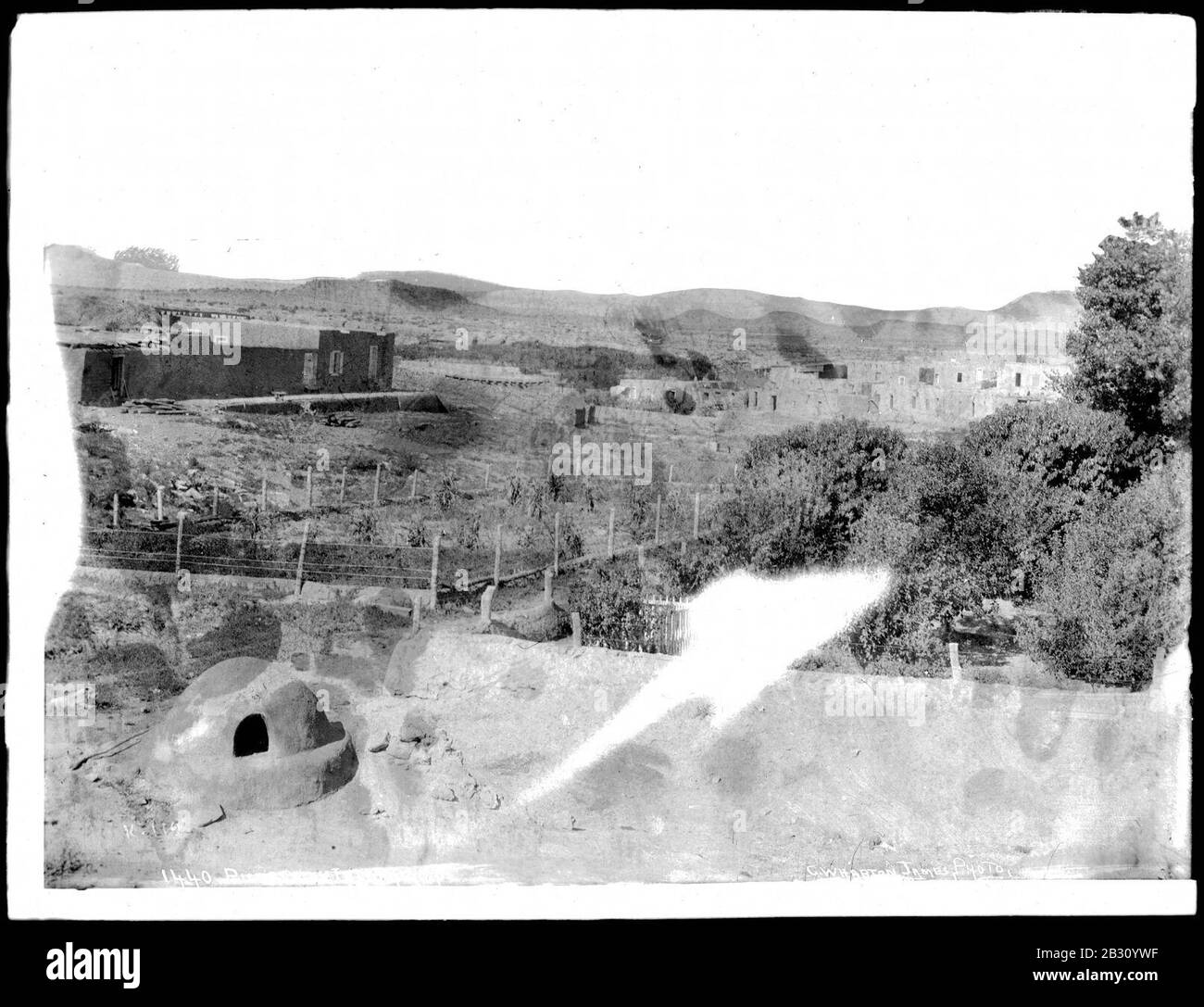 Vista generale del Pueblo di Isleta, Nuovo Messico, ca.1898 Foto Stock