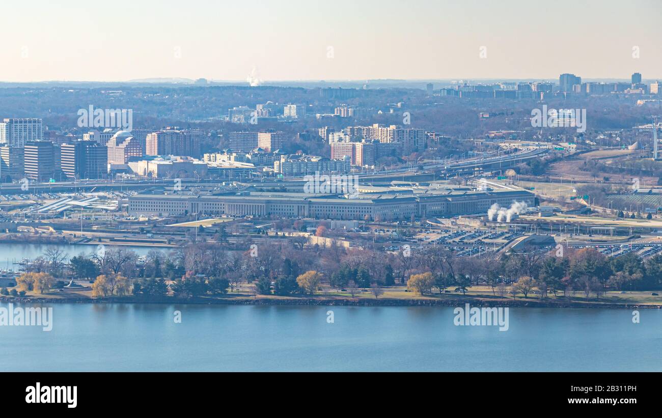 Il Pentagono visto dalla cima del Monumento di Washington in un giorno limpido. Foto Stock