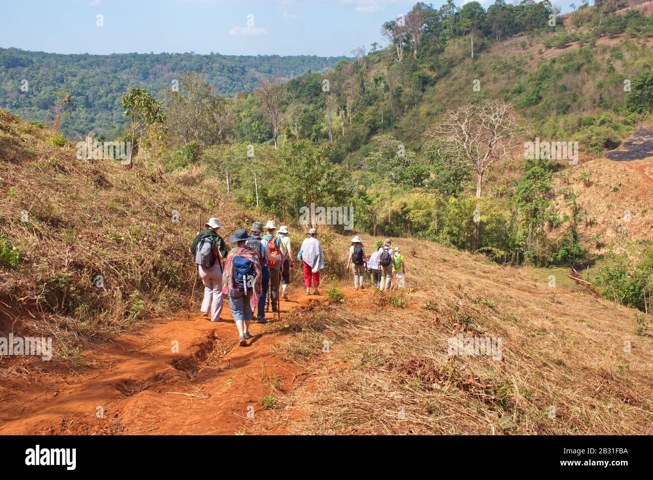 Gruppo di escursionisti in montagna cambogiana Foto Stock