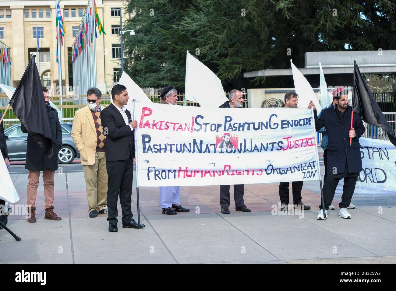 Ginevra / Svizzera 3 marzo 2020 : dimostrazione davanti all'edificio delle Nazioni Unite 'Top Human Rights Abuse of Pashtuns by Pakistan Army'. Credit: Hector Christiaen/Alamy Live News Foto Stock