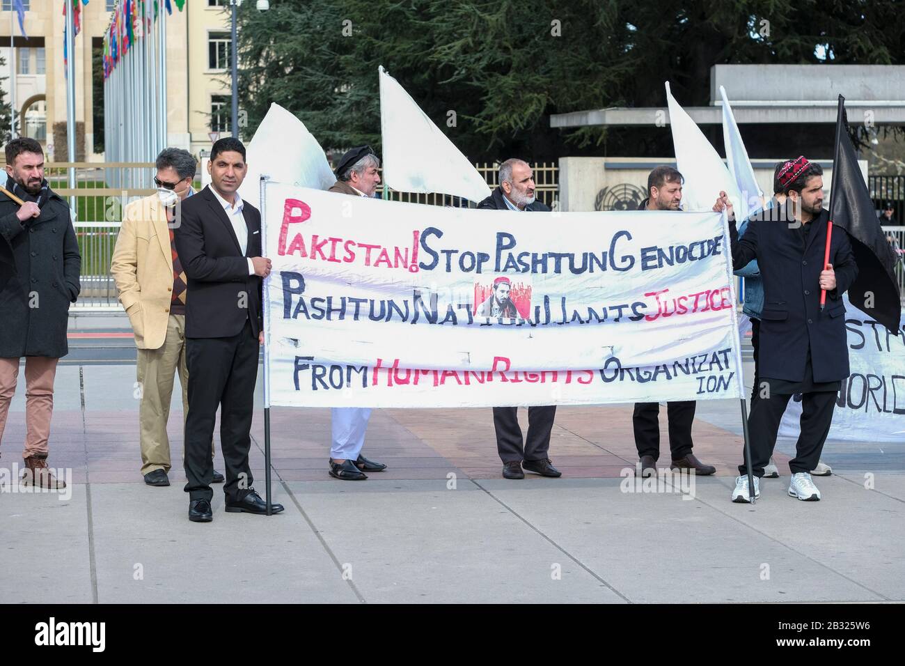 Ginevra / Svizzera 3 marzo 2020 : dimostrazione davanti all'edificio delle Nazioni Unite 'Top Human Rights Abuse of Pashtuns by Pakistan Army'. Credit: Hector Christiaen/Alamy Live News Foto Stock