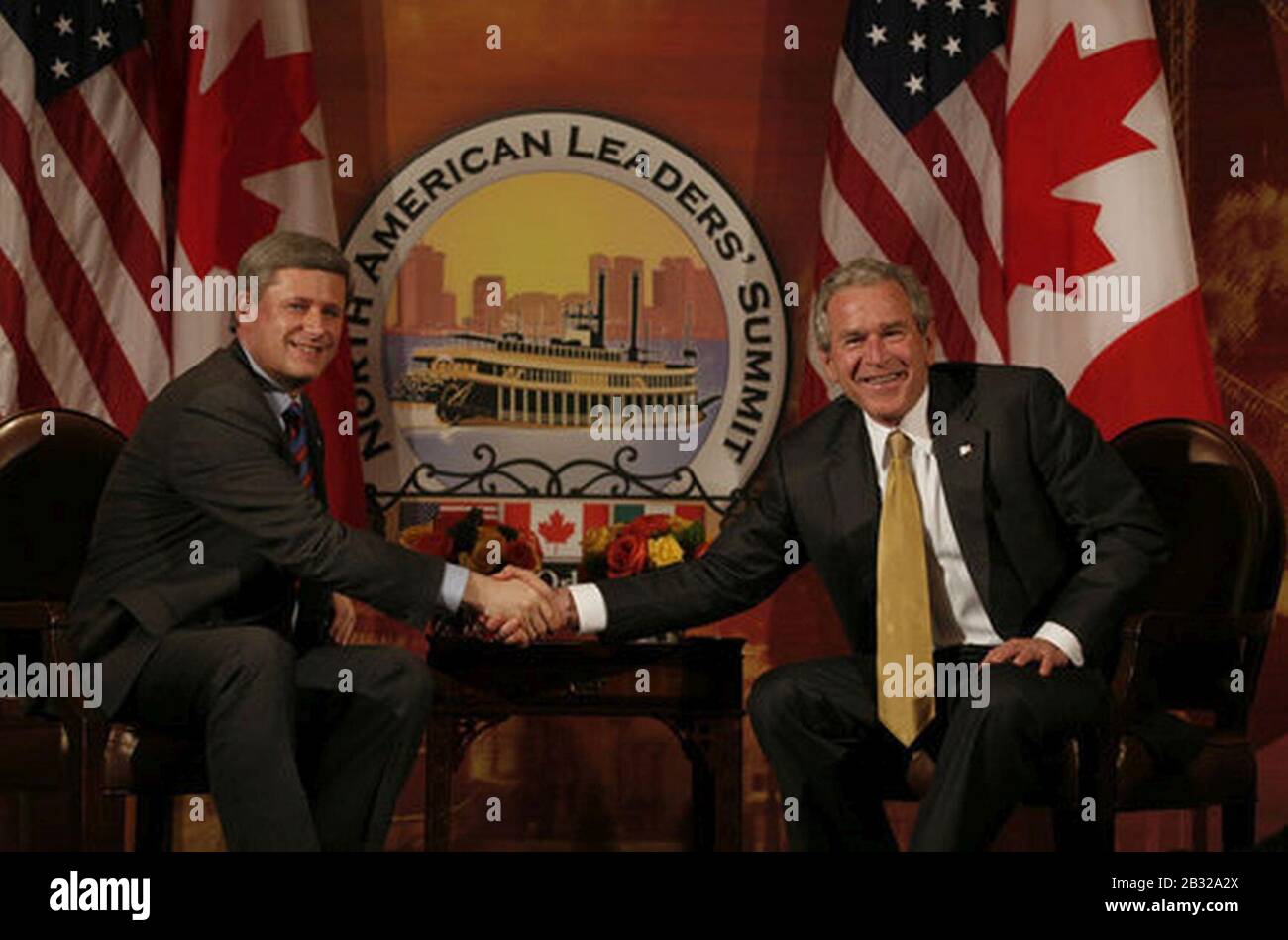 George Bush il 21 aprile 2008 con il primo ministro canadese (2). Foto Stock