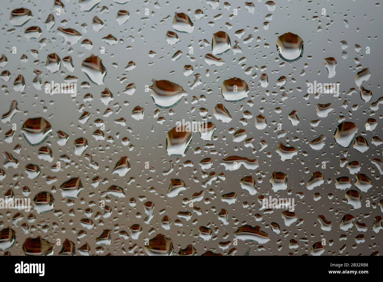 Gocce d'acqua piovana sulla mia finestra in Spagna Foto Stock