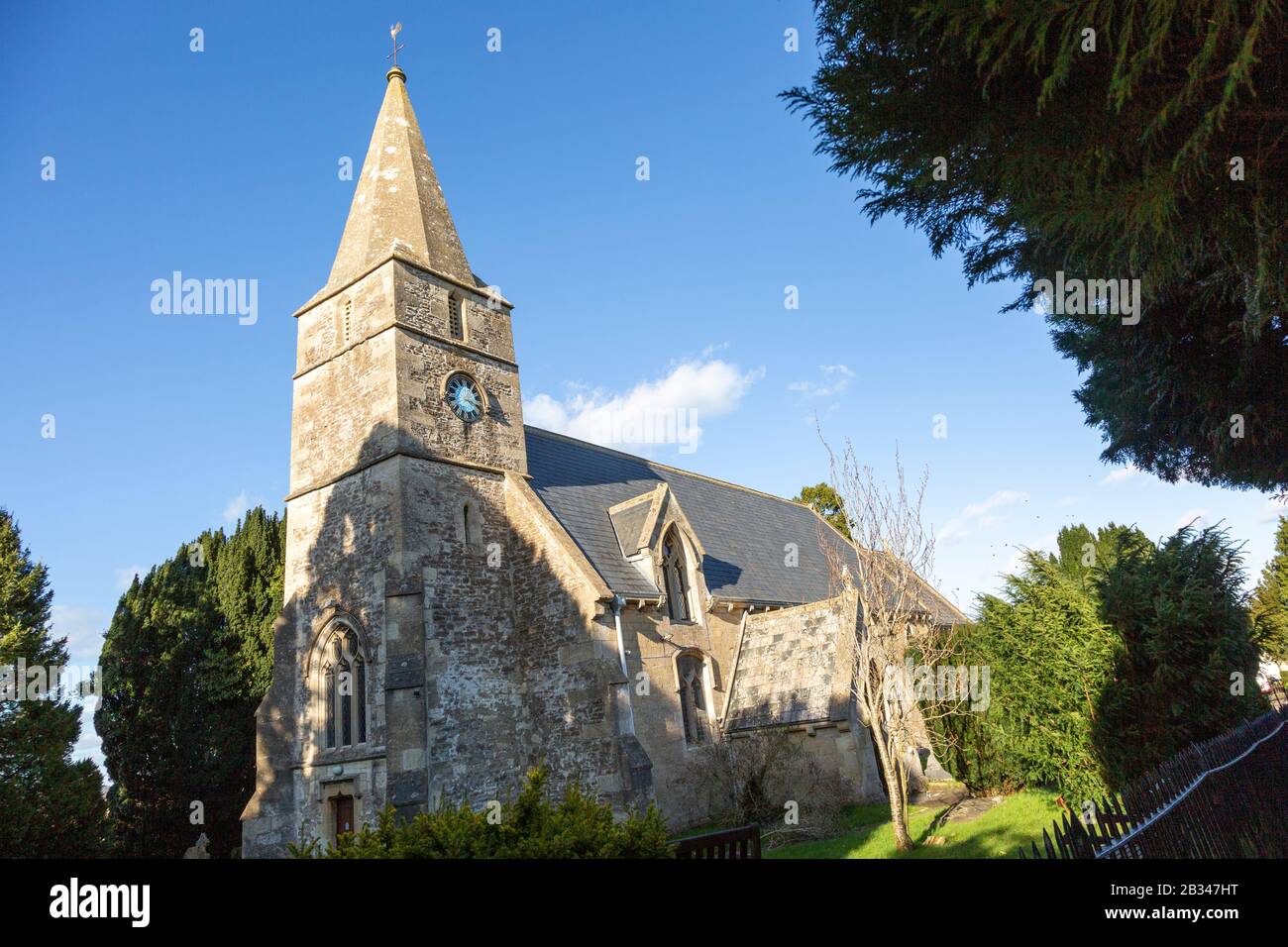 Villaggio parrocchiale di San Michele e Tutti gli Angeli, Hilperton, Wiltshire, Inghilterra, Regno Unito Foto Stock