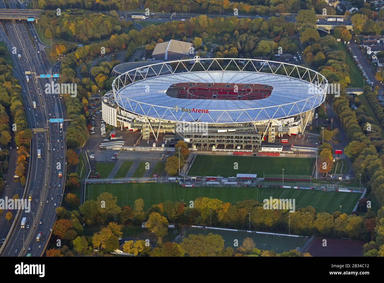 , Stadio BayArena a Leverkusen all'autostrada A1, 18.10.2012, vista aerea, Germania, Renania Settentrionale-Vestfalia, Leverkusen Foto Stock