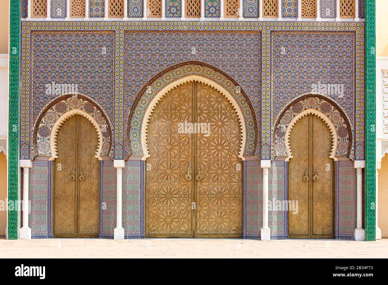 Le porte principali del Palazzo reale, Fes, Marocco Foto Stock