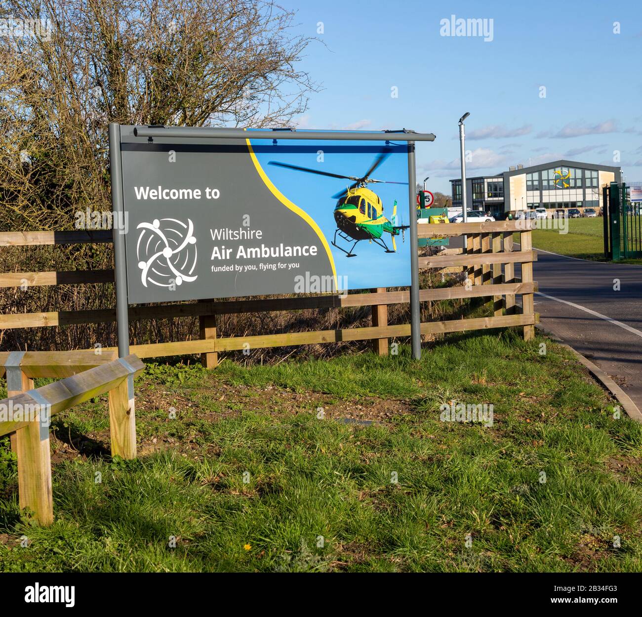 Firma alla base di ambulanza di emergenza dell'elicottero di Ambulance della carità dell'aria, Semington, Wiltshire, Inghilterra, Regno Unito Foto Stock