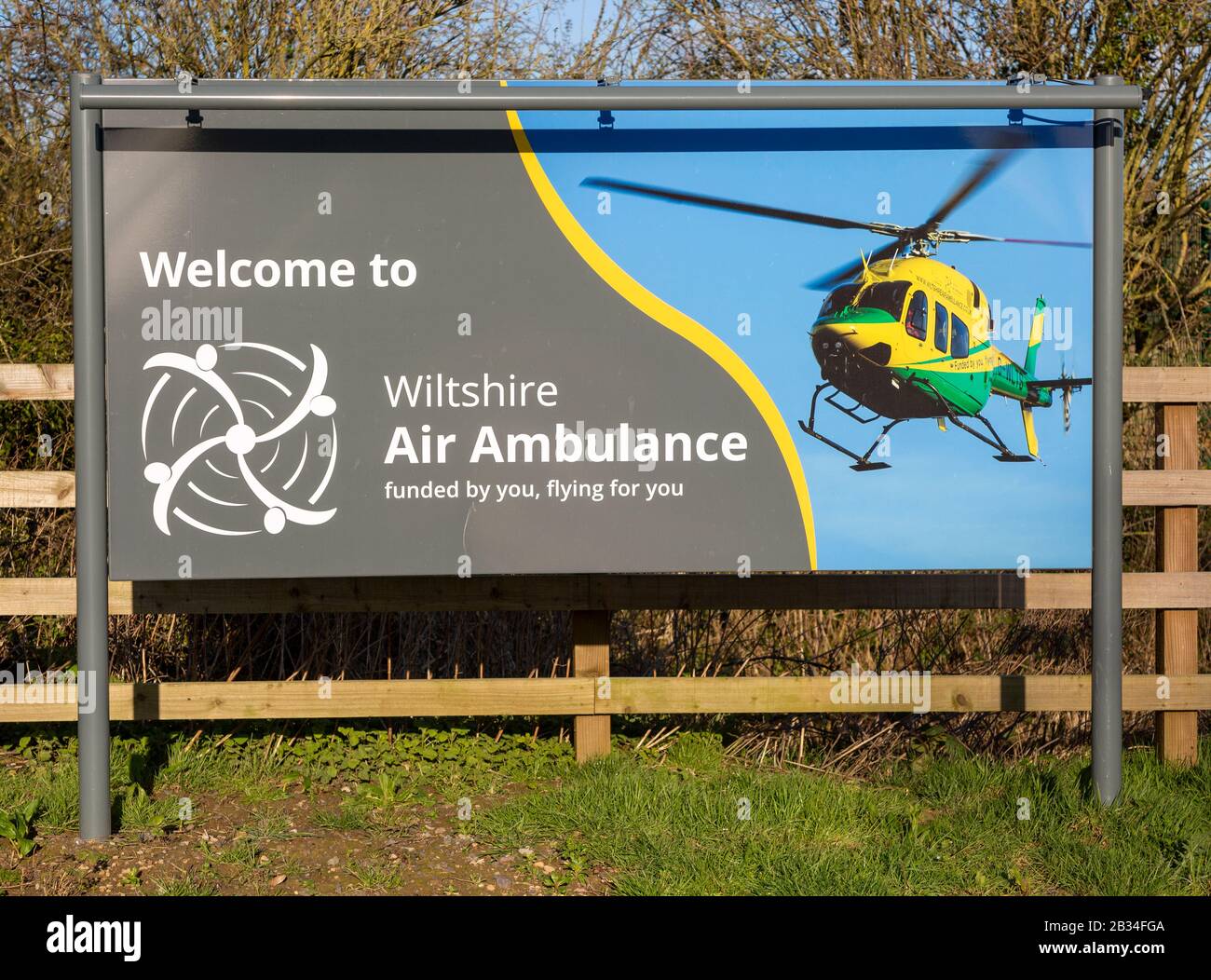 Firma alla base di ambulanza di emergenza dell'elicottero di Ambulance della carità dell'aria, Semington, Wiltshire, Inghilterra, Regno Unito Foto Stock