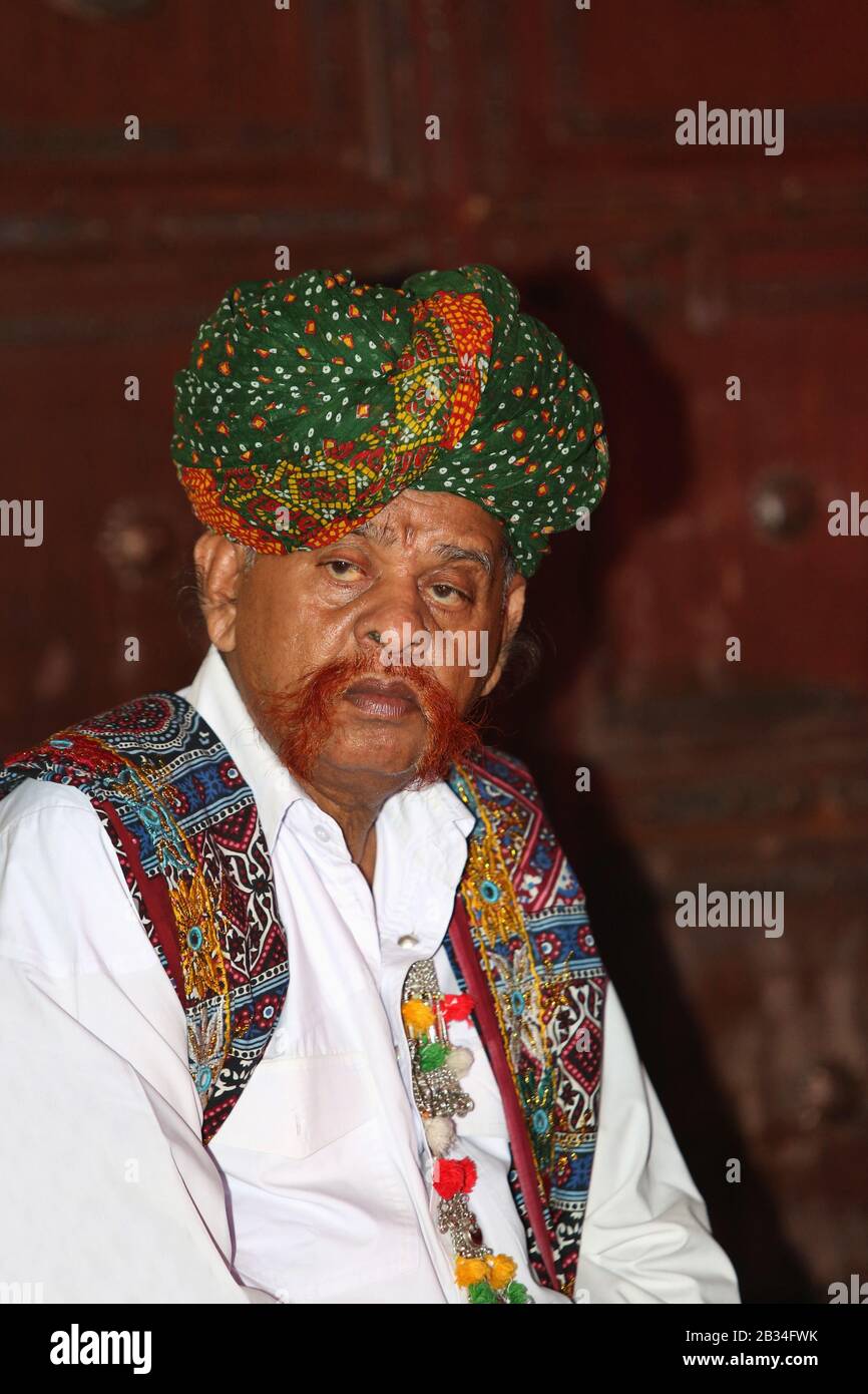 7 Luglio 2018, Jaipur, Rajasthan, India. Rajasthani uomo con turbano verde Foto Stock