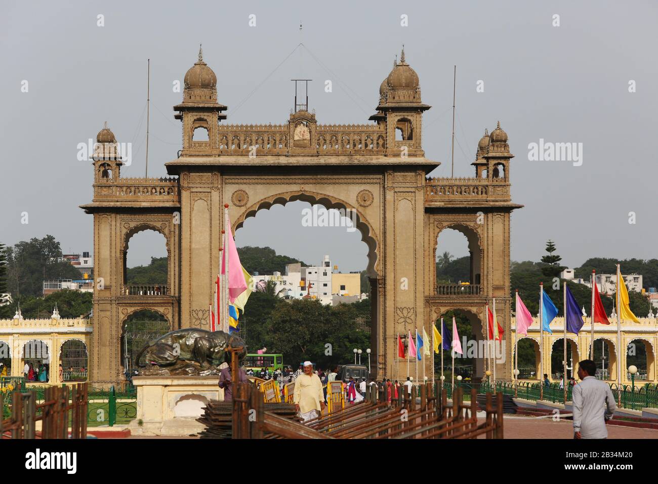 24 Novembre 2017, Palazzo Di Mysore, Palazzo Ambavilas, Mysore, Karnataka India. Porta d'ingresso principale al Palazzo Foto Stock