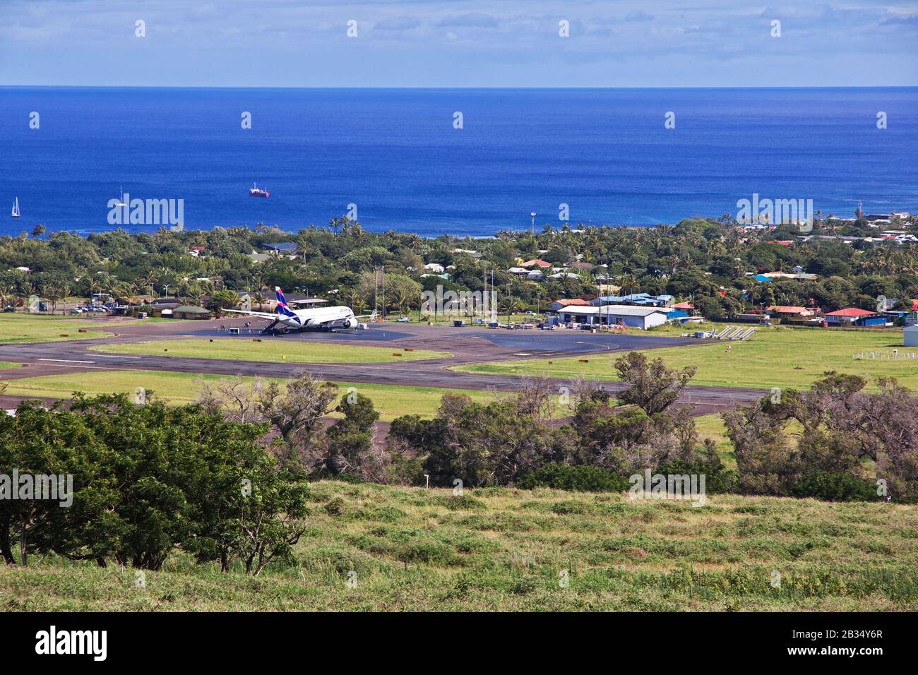 Isola Di Pasqua / Cile - 28 Dicembre 2019: Rapa Nui. La vista sull'aeroporto di Hanga Roa, Isola di Pasqua, Cile Foto Stock