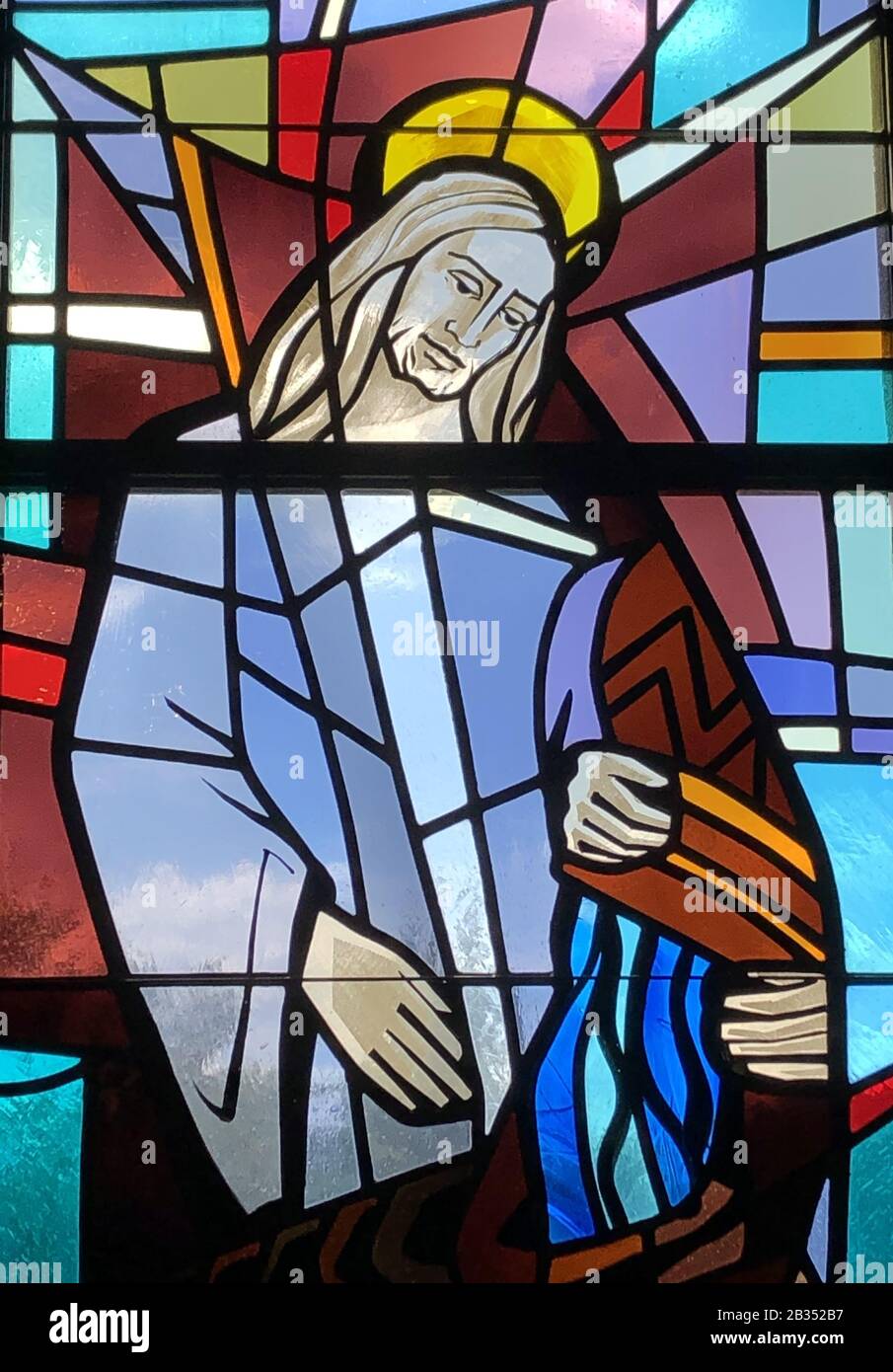 New ORLEANS, STATI UNITI - 08 ago 2019: Vetrate immagine di Gesù che trasforma l'acqua in vino preso a San Clemente di Roma Chuch Foto Stock