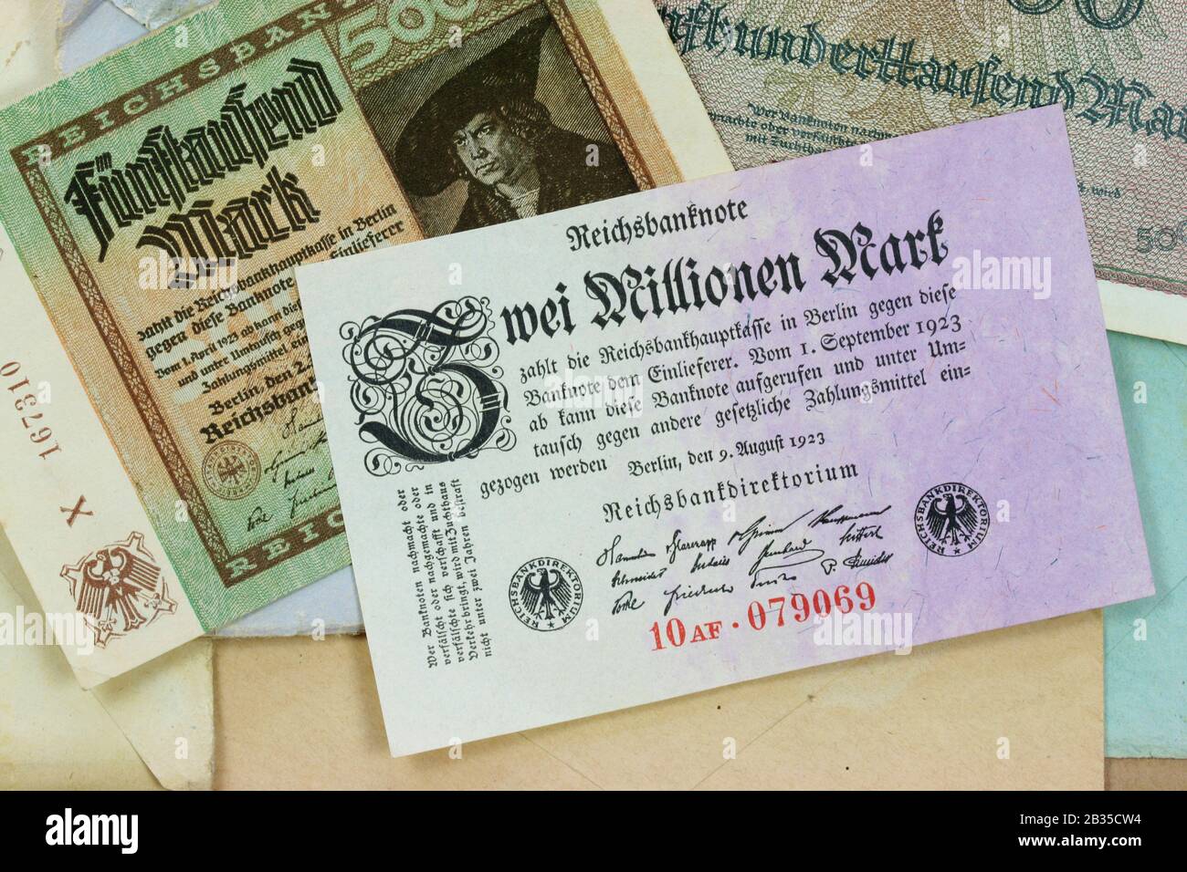 Inflazione storica: Banconote diverse dal periodo dell'iperinflazione tedesca nel 1922-1923 Foto Stock