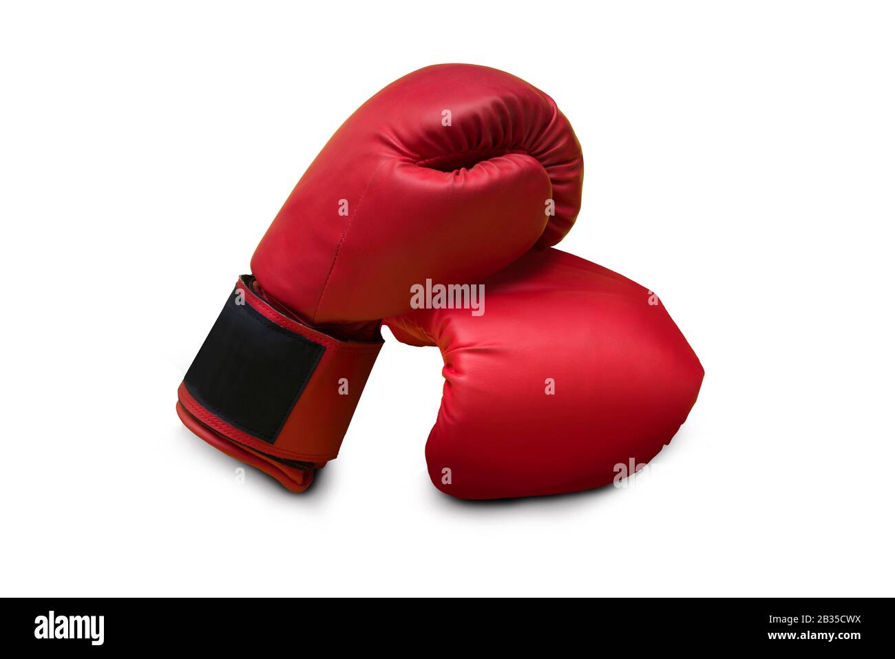 Paio di guanti da boxe in pelle rossa isolati su sfondo bianco con spazio per la copia Foto Stock