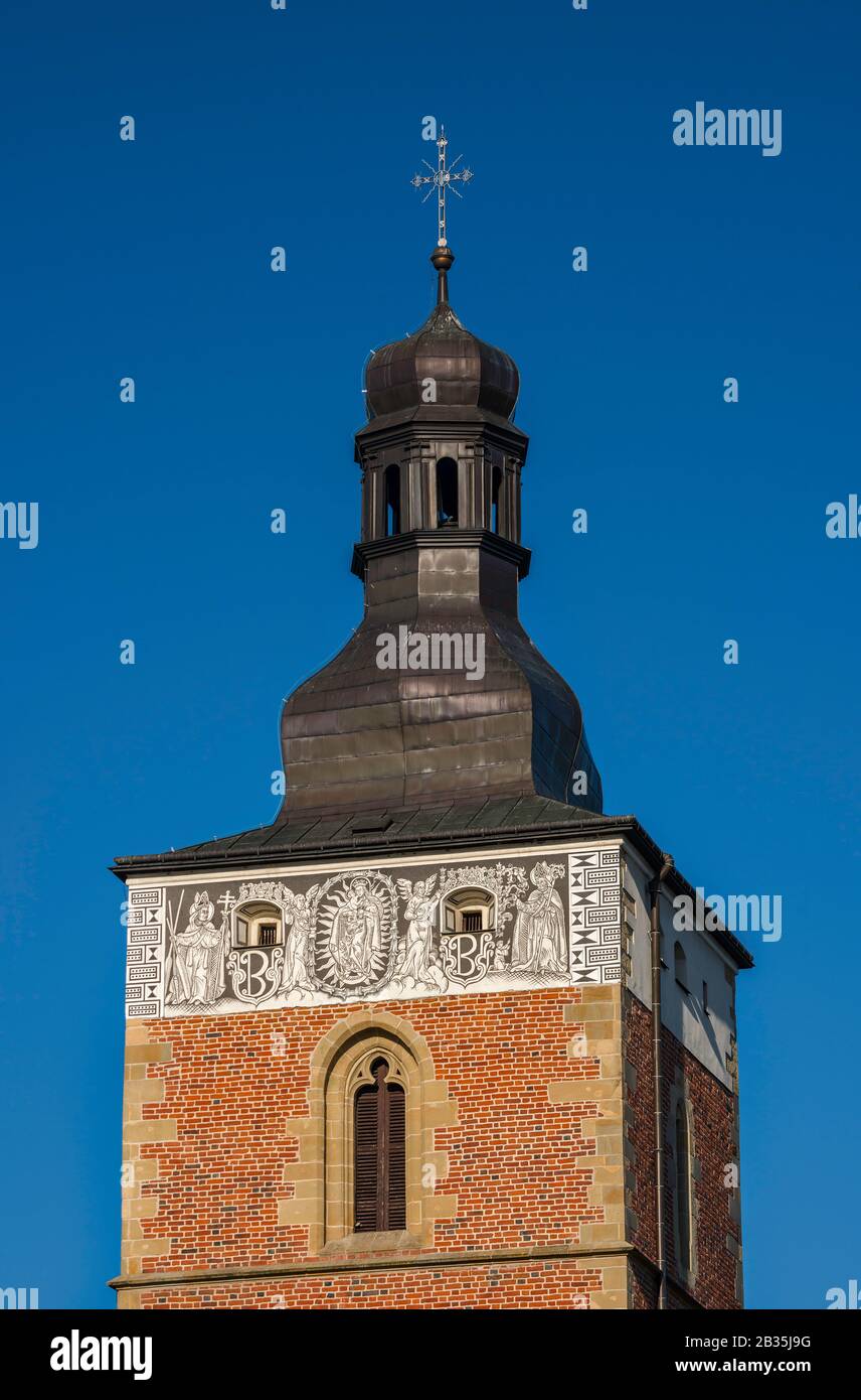 Sgraffito sul campanile della chiesa del Corpus Domini, XIV secolo, a Biecz, Malopolska, Polonia Foto Stock