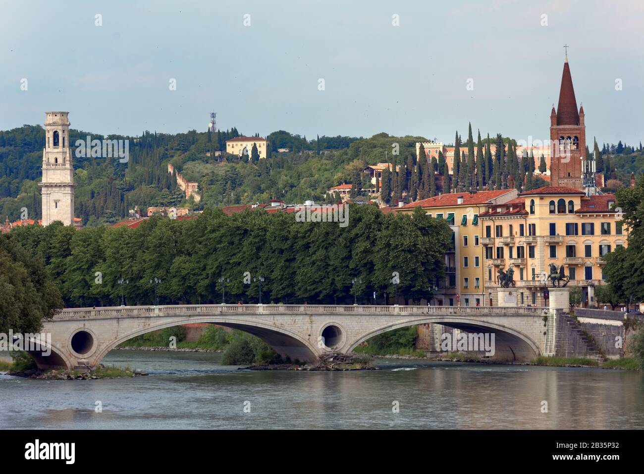 Ponte della Vittoria, la vittoria ponte attraverso il fiume Adige a Verona, Italia Foto Stock