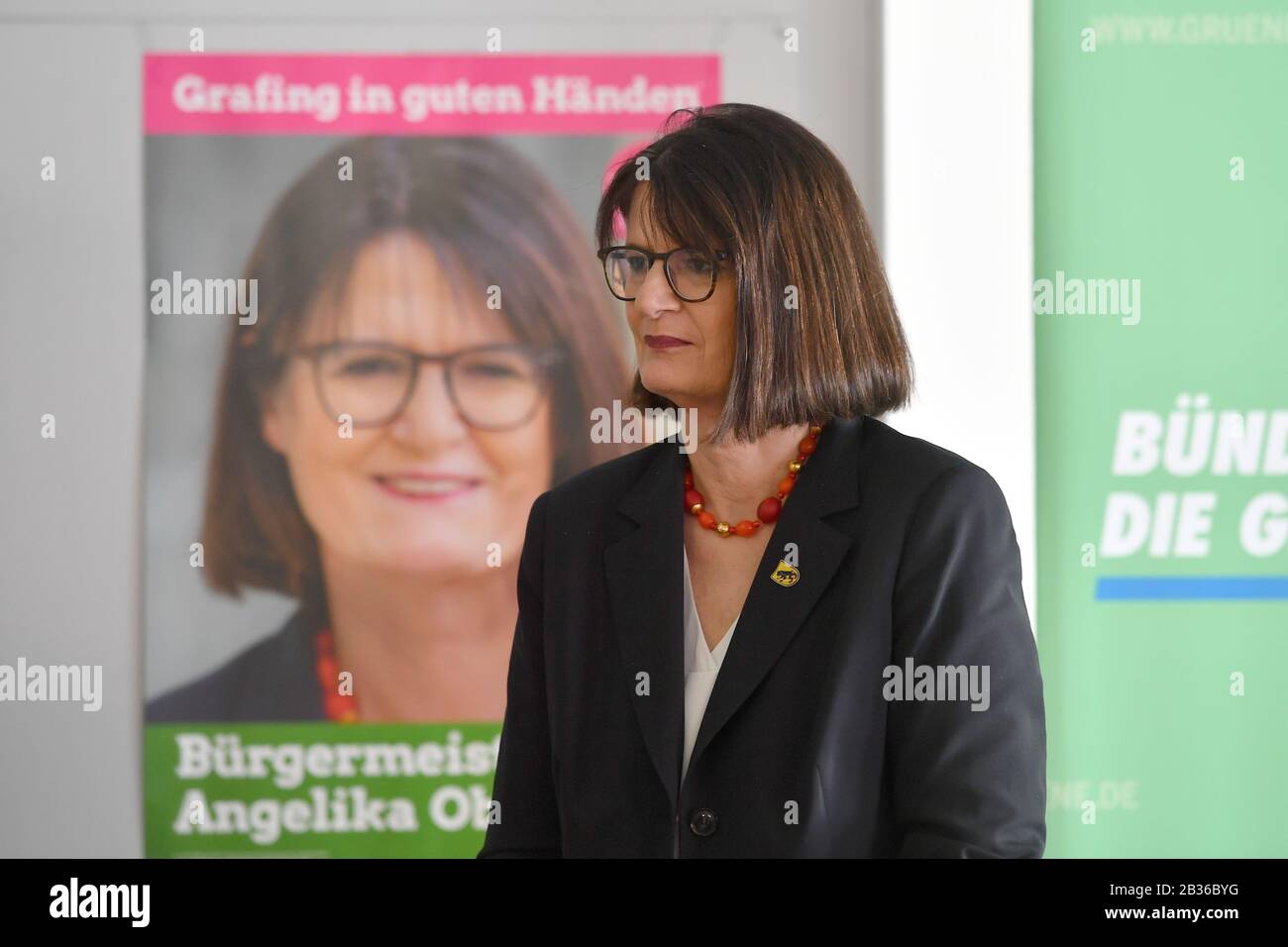 Angelika Obermayr (sindaco della città di Grafing, Buendnis90/Die Gruenen) è l'unico sindaco di Gruene in Baviera - qui in occasione di un evento elettorale a Grafing in occasione delle elezioni locali del 2020 in Baviera il 04.03.2020. Immagine singola, singolo motivo tagliato, mezza figura, mezza figura. ? Sven SIMON Fotoentur GmbH & Co. Press Photo KG Prinzess-Luise-Str. 45479 M uelheim/R uhr Tel 0208/9413250 Numero Fax 0208/9413260 N. GLS Bank N. BLZ 430 609 67 N. Kto. 4030 025 100 N. IBAN DE75 4306 0967 4030 0251 00 N. BIC GENODEM1GLS N. WWW.SVENSIMON.NET. | utilizzo in tutto il mondo Foto Stock