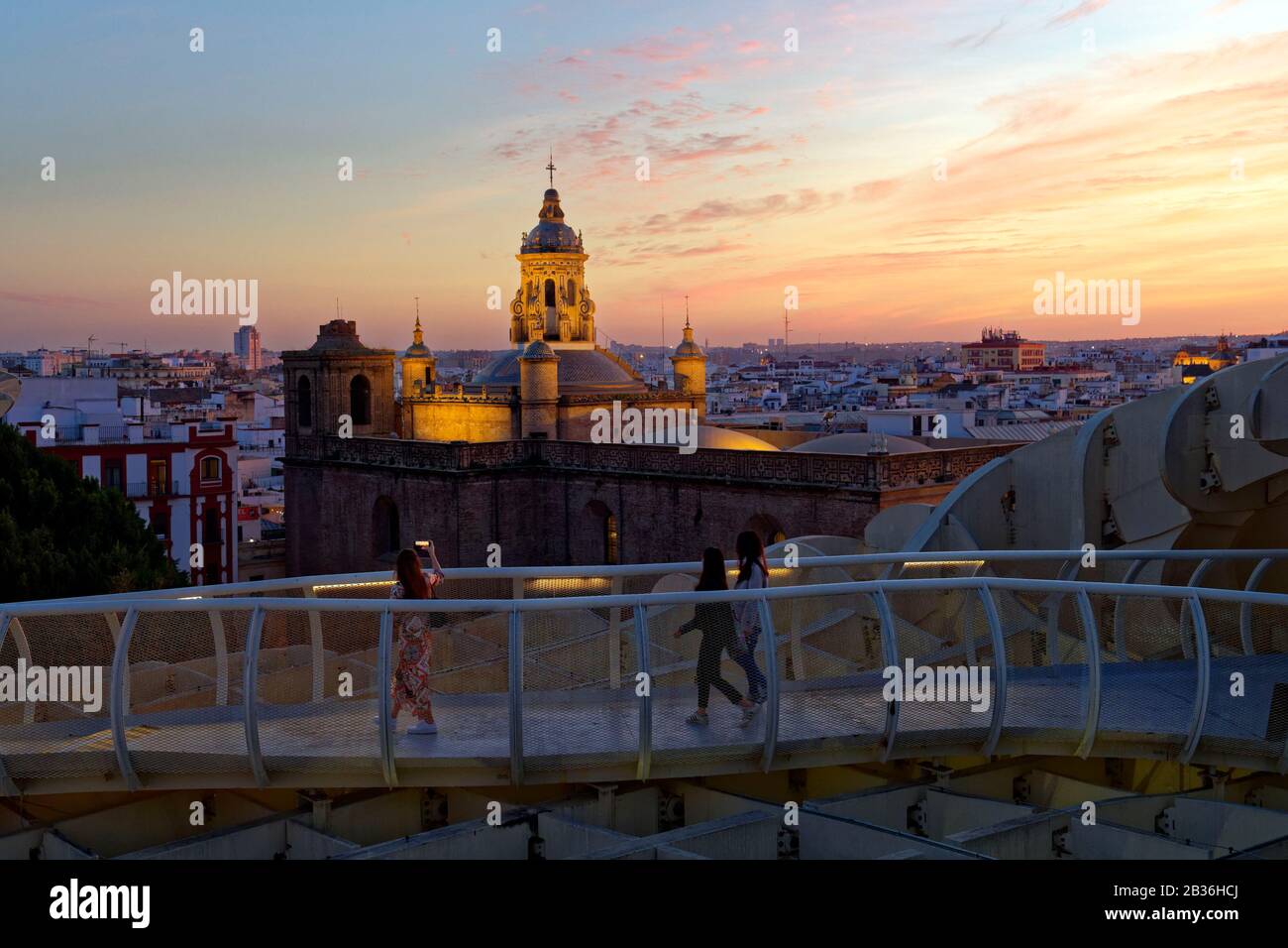 Spagna, Andalusia, Siviglia, Encarnation Regina distretto, Plaza de la Encarnacion, vista generale dal Mirador del Metropol Parasol (costruito nel 2011) dall'architetto Jurgen Mayer-Hermann Foto Stock