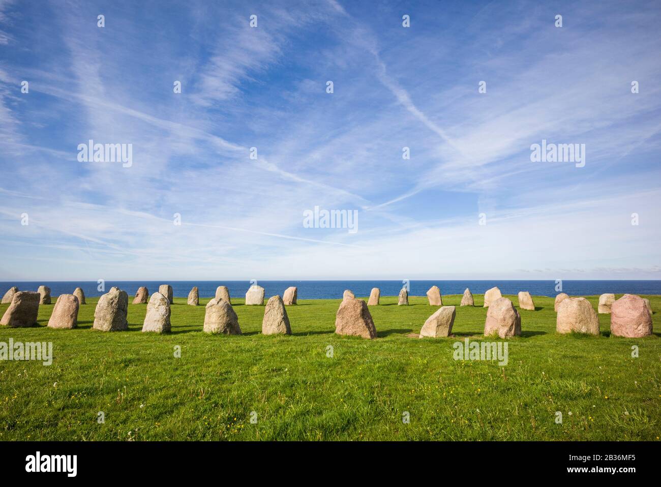 Svezia, Svezia meridionale, Kaseberga, Ales Stenar, Ale's Stones, sito rituale delle prime genti, 600 d.C. Foto Stock