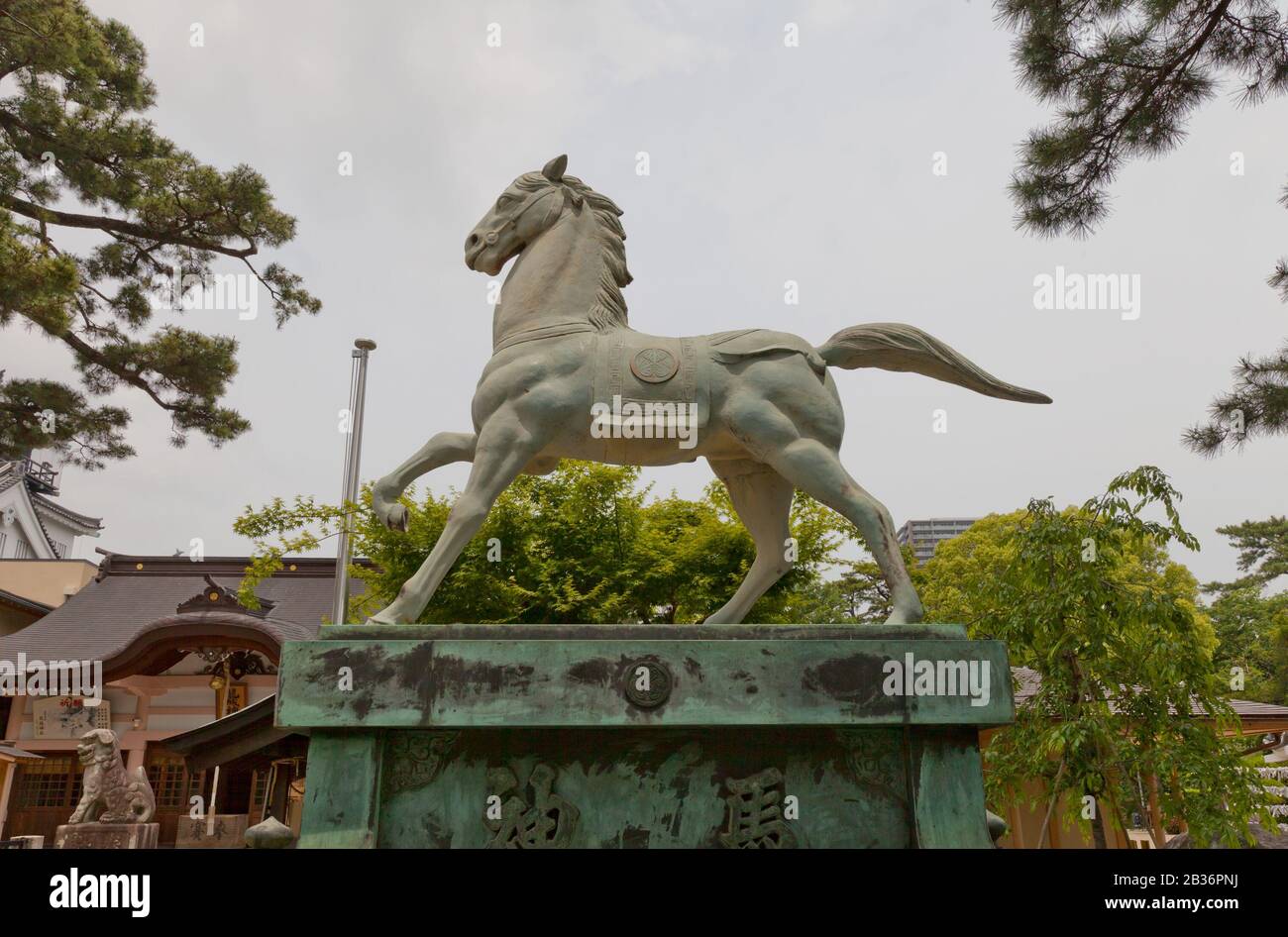 Statua di un cavallo nel Santuario Shinto Tatsuki del Castello di Okazaki, Giappone. Il Santuario è dedicato allo shogun deificato Tokugawa Ieyasu Foto Stock