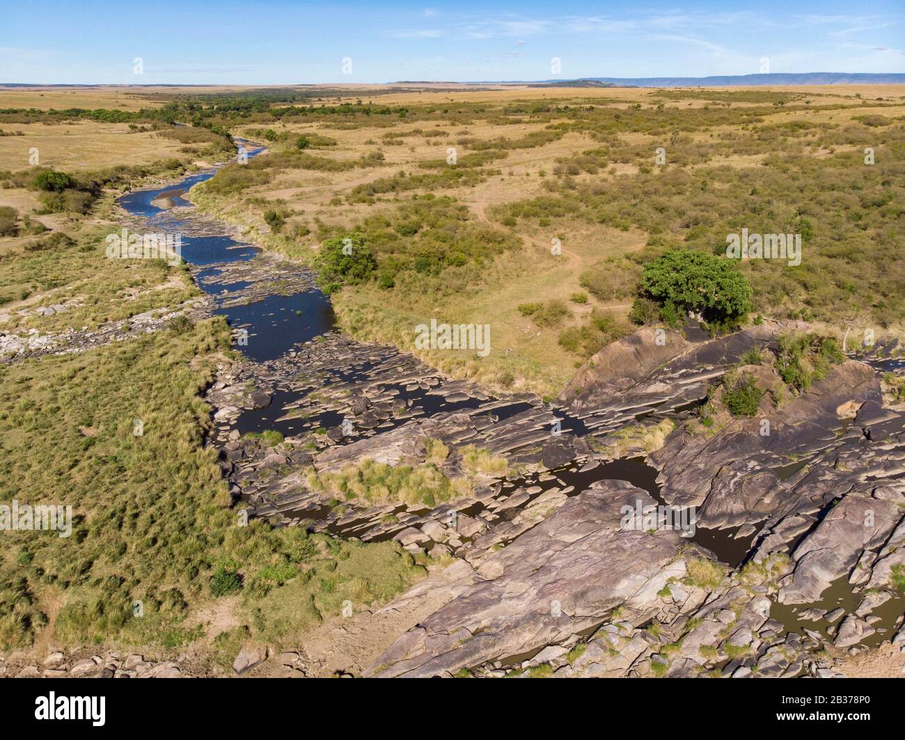 Kenya, riserva di gioco Masai-Mara, fiume Talek (vista aerea) Foto Stock