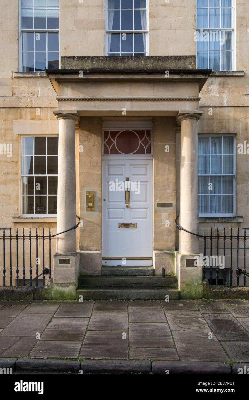 Great Pulteney Street a Bath, Somerset è una strada ampia fiancheggiata da magnifiche case in stile regency Foto Stock