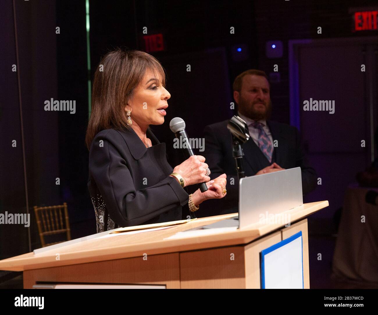 New York, NY - 3 marzo 2020: Jeanine Pirro parla durante il 8th annuale Champions of Jewish Values Gala a Carnegie Hall Foto Stock