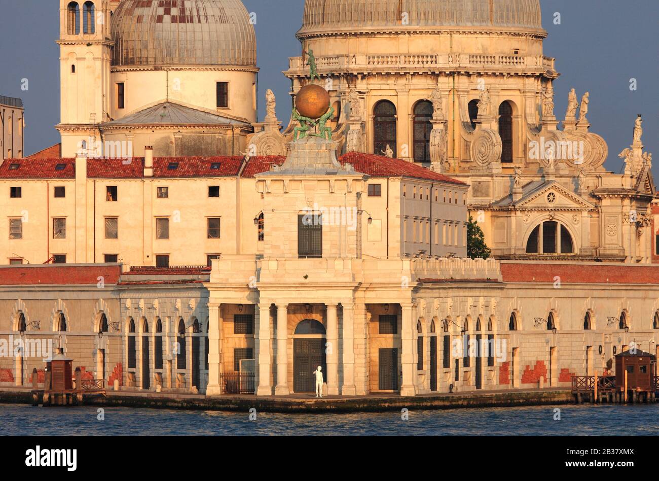Dogana da Mar e Basilica di Santa Maria della Salute, Canal Grande, Venezia, Italia Foto Stock