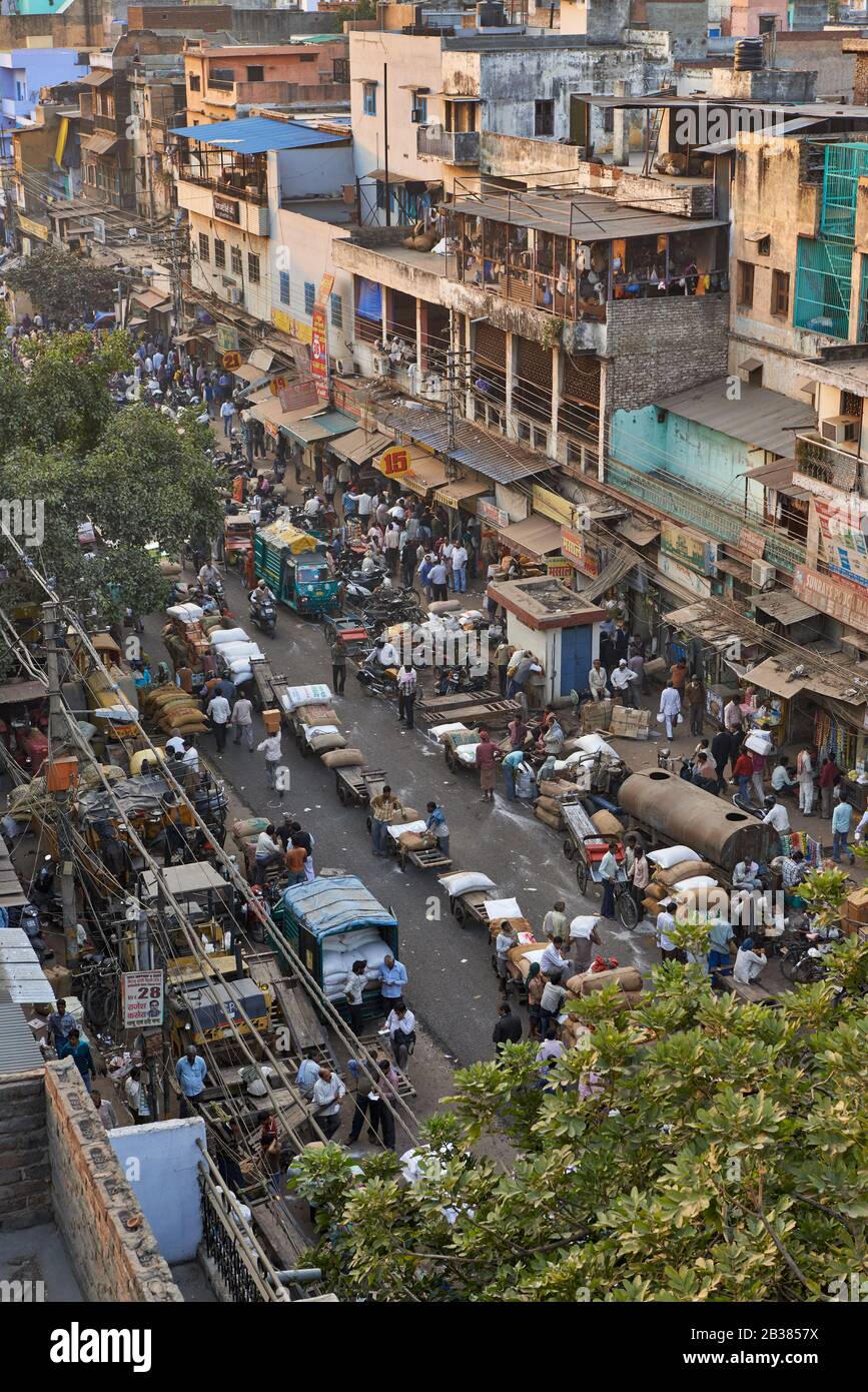 Vista areale su Swami Vivekanand Marg Road e Old Dehli mercato delle spezie, Delhi, India Foto Stock