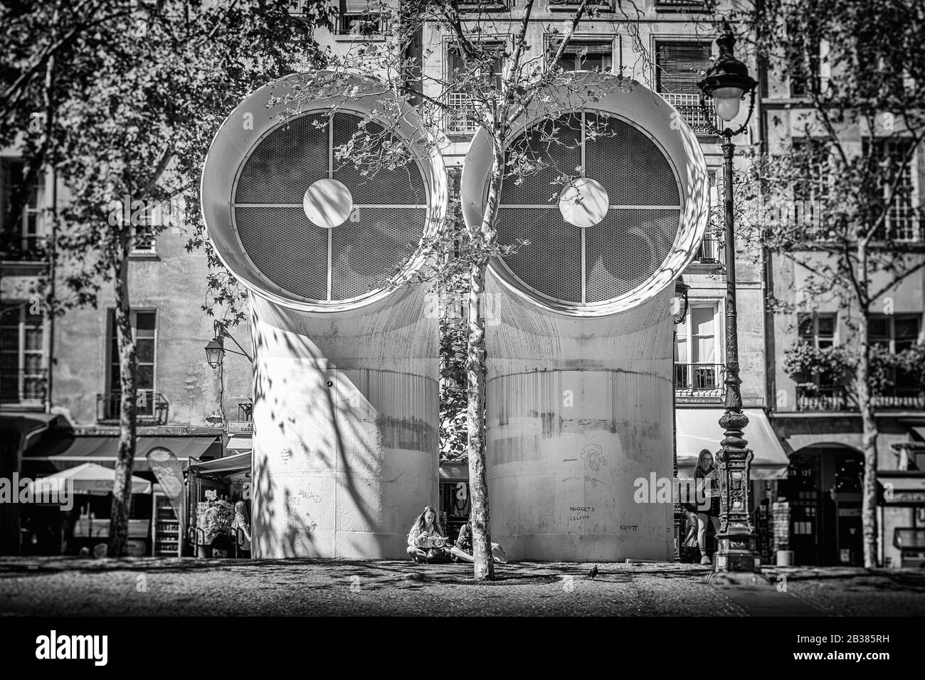 Place Georges Pompidou, grandi aeratori industriali, Beaubourg Cultural Centre, Pompidou Centre a Parigi, Francia Foto Stock