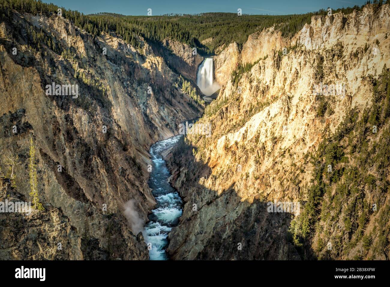 Cascate inferiori di Yellowstone da Artist Point, lunga esposizione Foto Stock
