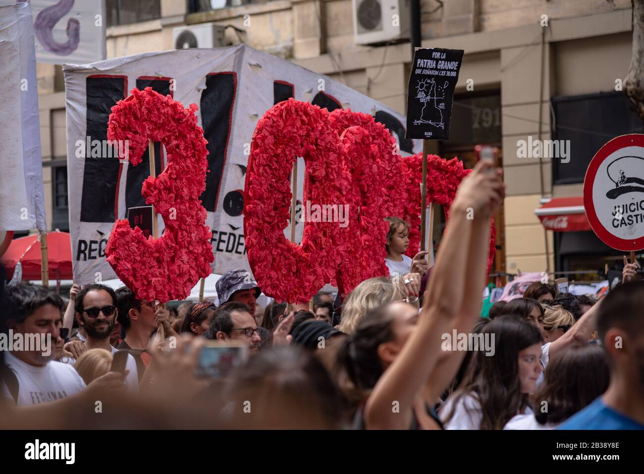 Manifestazione popolare per 43 anni del putsch durante la Giornata Nazionale della memoria, della verità e della Giustizia che ricordano quei 30000 desapparsi in Argentina Foto Stock