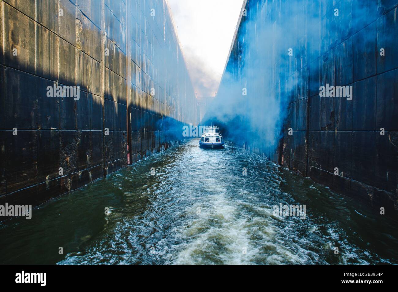 Porte sul fiume Dnieper nella città di Zaporozhye. Blocco Foto Stock