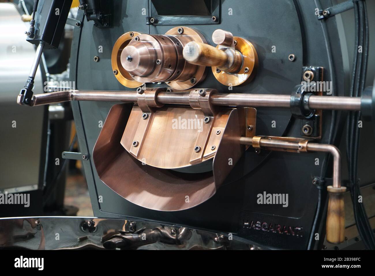 macchine per la tostatura del caffè industriali da primo piano Foto Stock