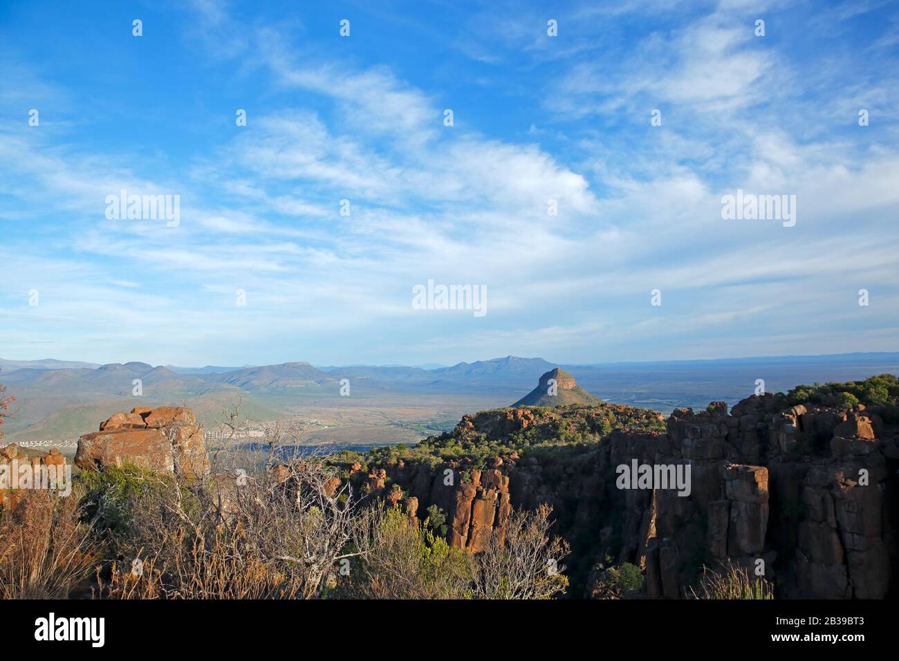 Vista panoramica della valle panoramica di desolazione, Parco Nazionale Camdeboo, Sud Africa Foto Stock