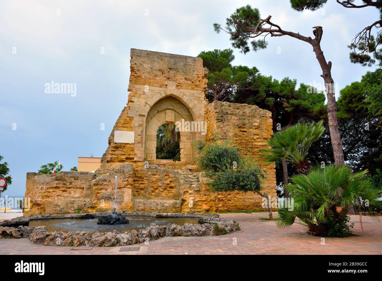 Rovine del castello di mazara, arco normanno, mazara del vallo sicilia italia Foto Stock