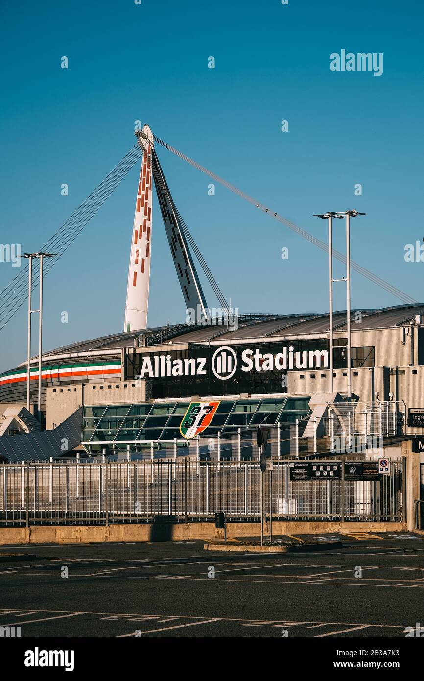 Vista dello stadio Juventus. L'Italia ha chiuso tutte le scuole e le università fino al 15 marzo. Il governo italiano ha sospeso l'accesso delle persone a tutti gli eventi sportivi fino al mese di aprile 3rd nell'ambito di misure contro il coronavirus COVID-19 . Le partite di serie A si svolgeranno a porte chiuse. Torino 04/03/2020 Stadio Juventus Foto Federico Tardo / Insidefoto Foto Stock