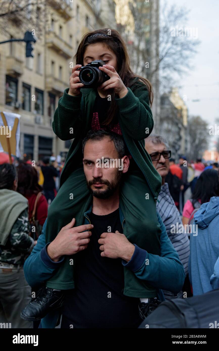 Mobilitazione che chiede giustizia per il primo mese di sparizione forzata seguito dalla morte di Santiago Maldonado Foto Stock