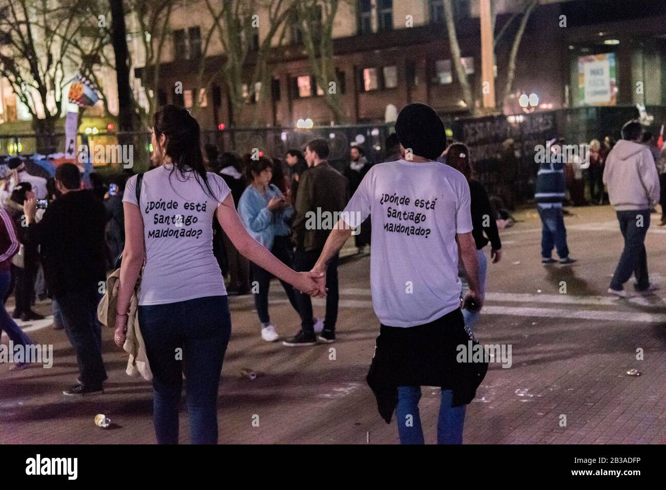 Mobilitazione che chiede giustizia per il primo mese di sparizione forzata seguito dalla morte di Santiago Maldonado Foto Stock