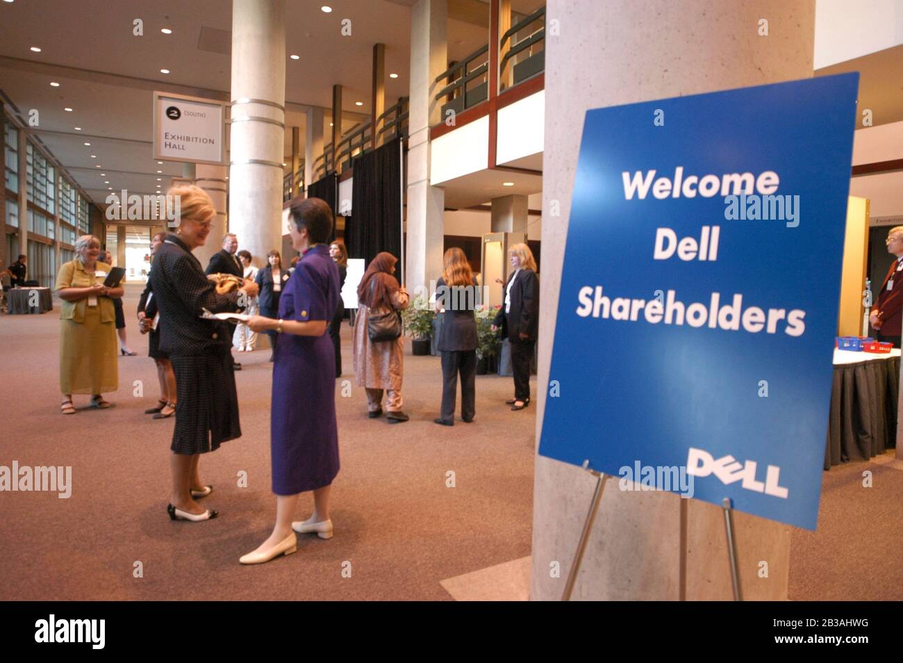 Austin, Texas USA, 17 LUGLIO 2003: Ingresso all'assemblea annuale degli azionisti di Dell computer presso l'Austin Convention Center, chiusa alla stampa e ai visitatori. ©Bob Daemmrich Foto Stock