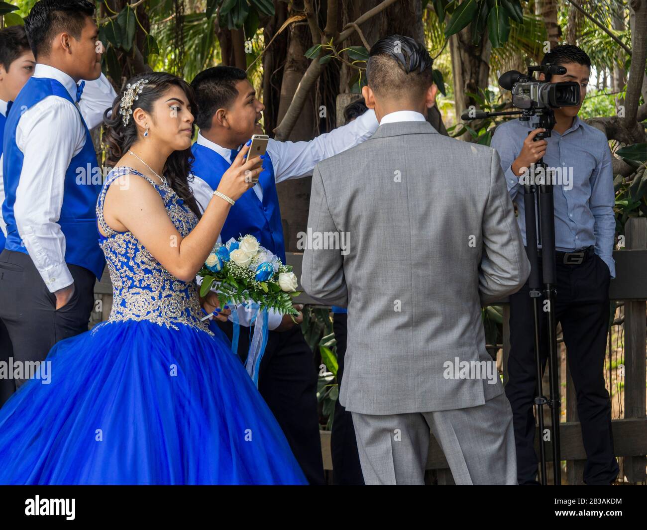 Abiti abiti Quinceanera blu Royal per ragazza di 15 anni Sexy