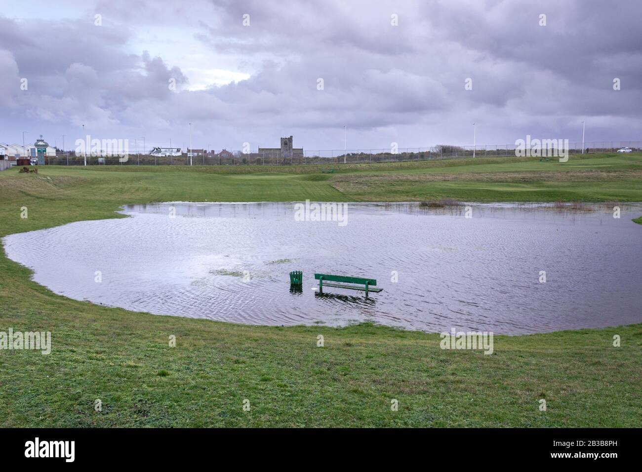 Inondazioni al West Cheshire Sailing Club, accanto al campo da golf Wallasey dopo tempeste, Bayview Drive, Wallasey Foto Stock