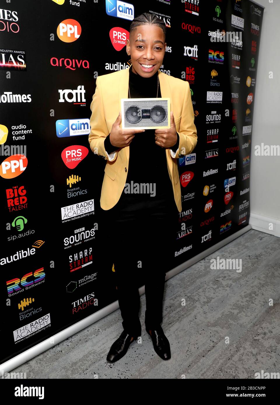 Amplify Dot (Dotty) con il premio Best Music Breakfast Show per il 1Xtra Breakfast Show con Dotty nella sala premi durante i premi Audio and radio Industry Awards che si sono tenuti al London Palladium, Londra. Foto Stock