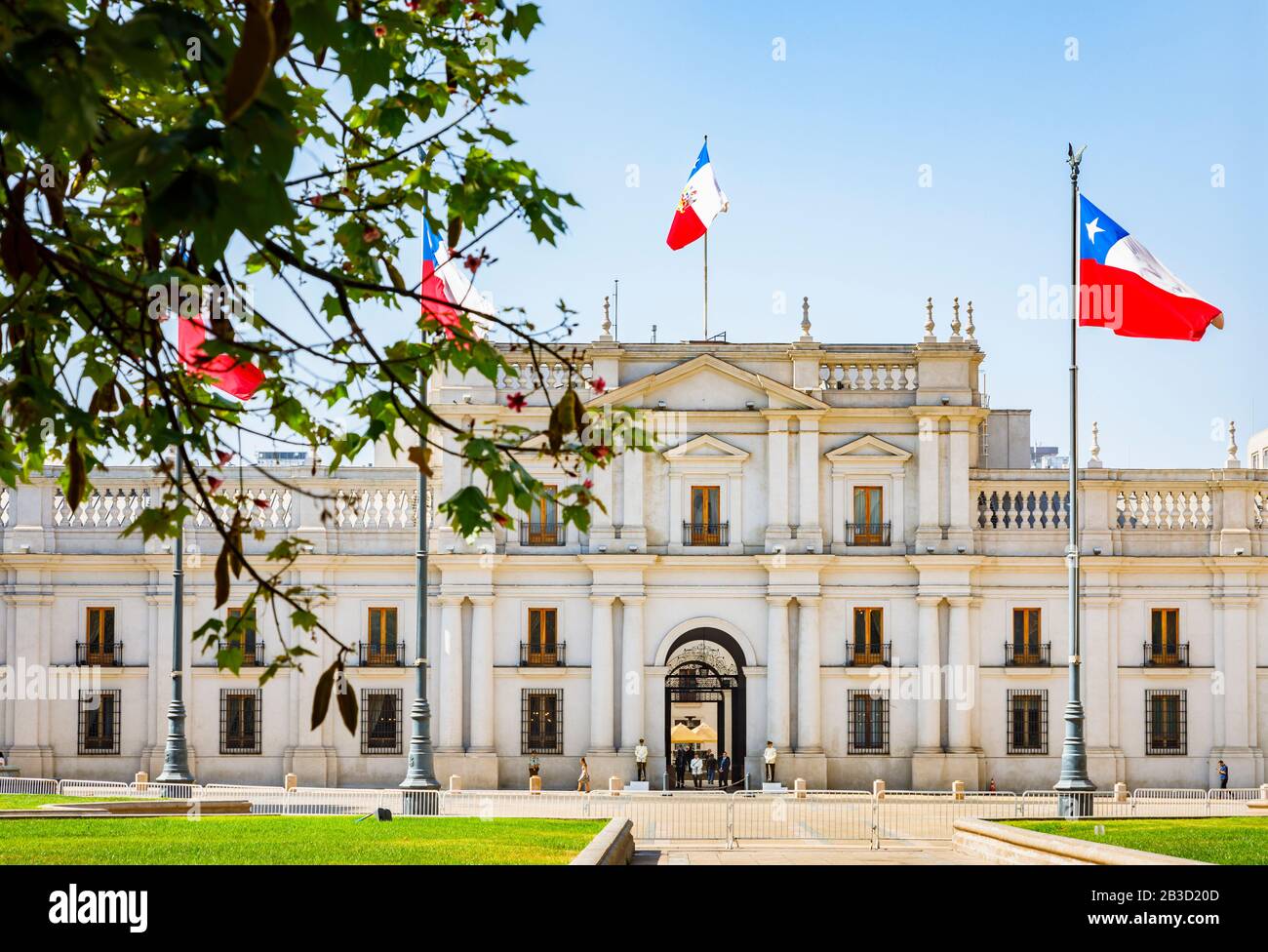 Facciata del neoclassico Palacio de la Moneda o Palazzo la Moneda, sede del Presidente della Repubblica del Cile, Santiago, capitale del Cile Foto Stock