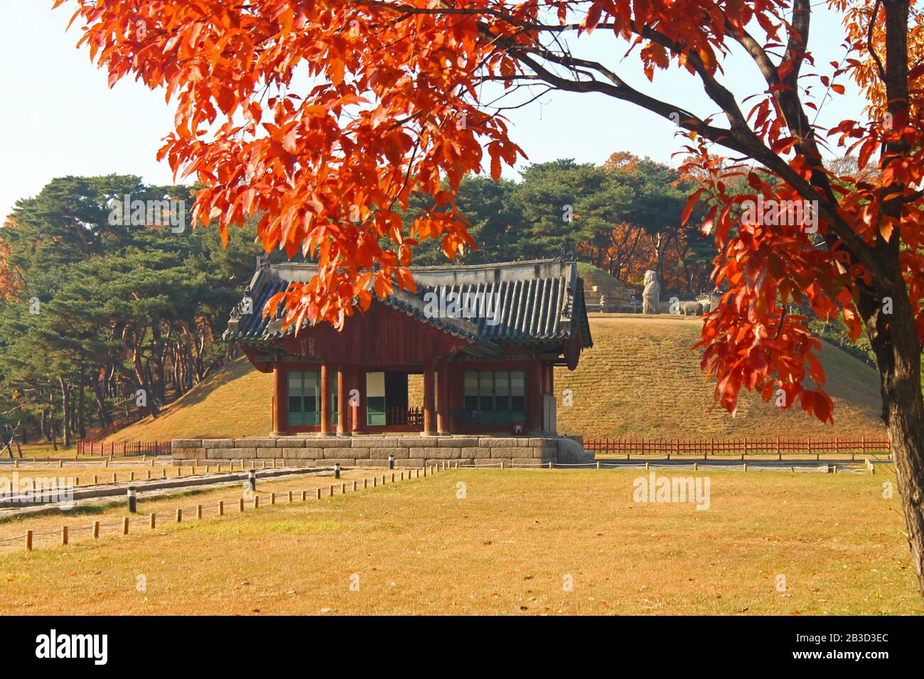 L'entrata del tempio di Jeongneung a Seoul Foto Stock