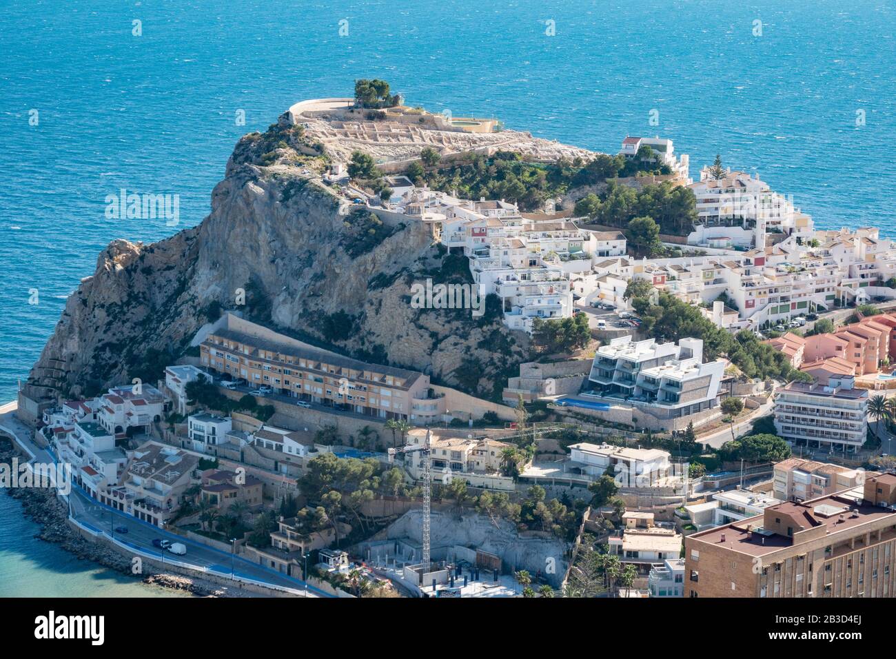 Tossal de la cala, un punto panoramico in collina vicino alla spiaggia di poniente con rovine romane, Benidorm, Spagna. Foto Stock