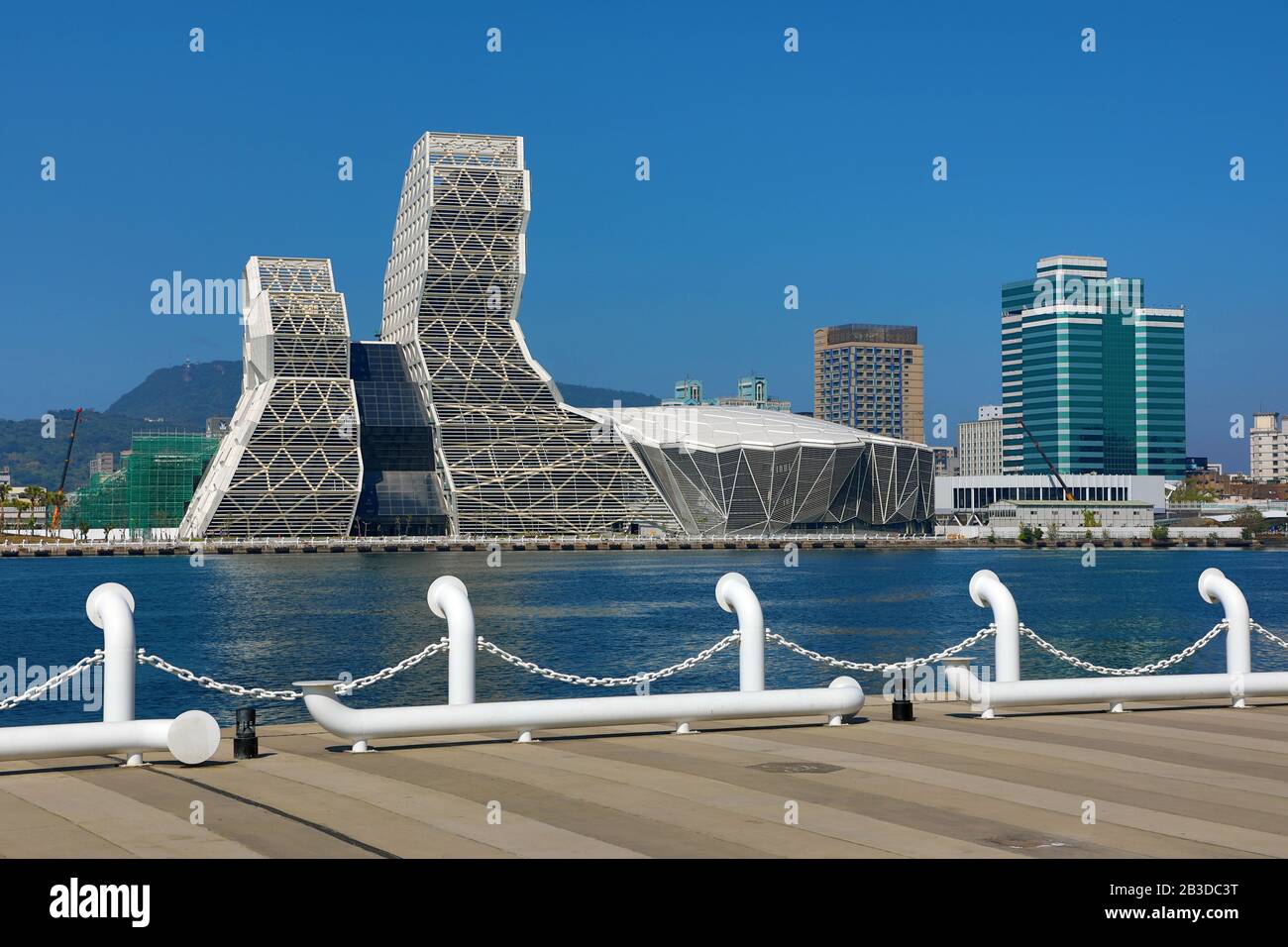 Il Centro Musicale Kaohsiung Nel Porto Di Kaohsiung, La CittA' Di Kaohsiung, Taiwan Foto Stock