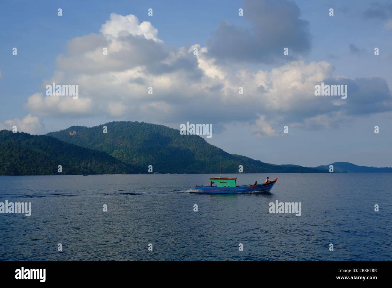 Isole Anambas Indonesia - barca da pesca colorata Foto Stock