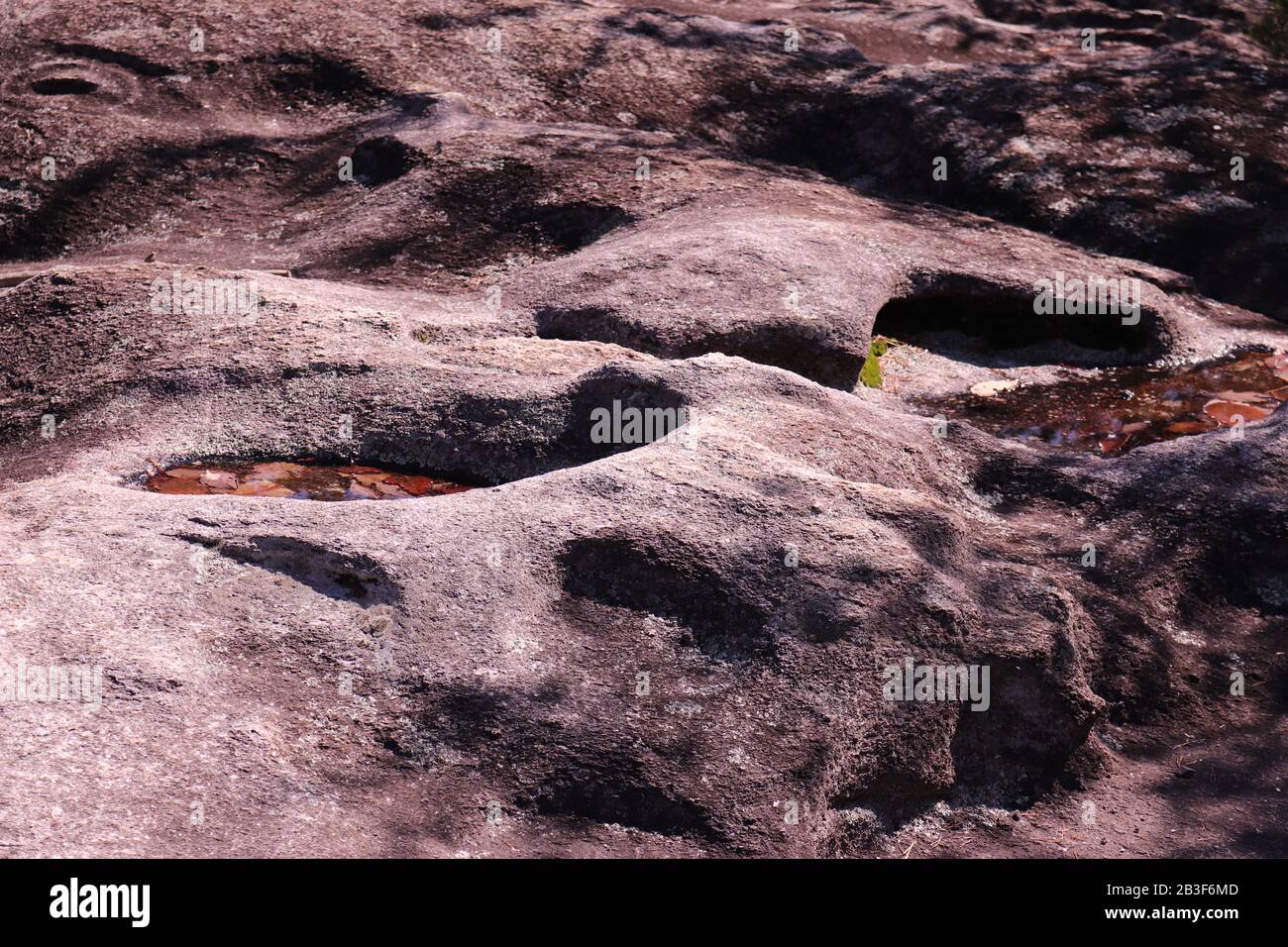 Un cratere sulla montagna di pietra al parco statale di montagna di pietra, Gap di Roaring, NC Foto Stock
