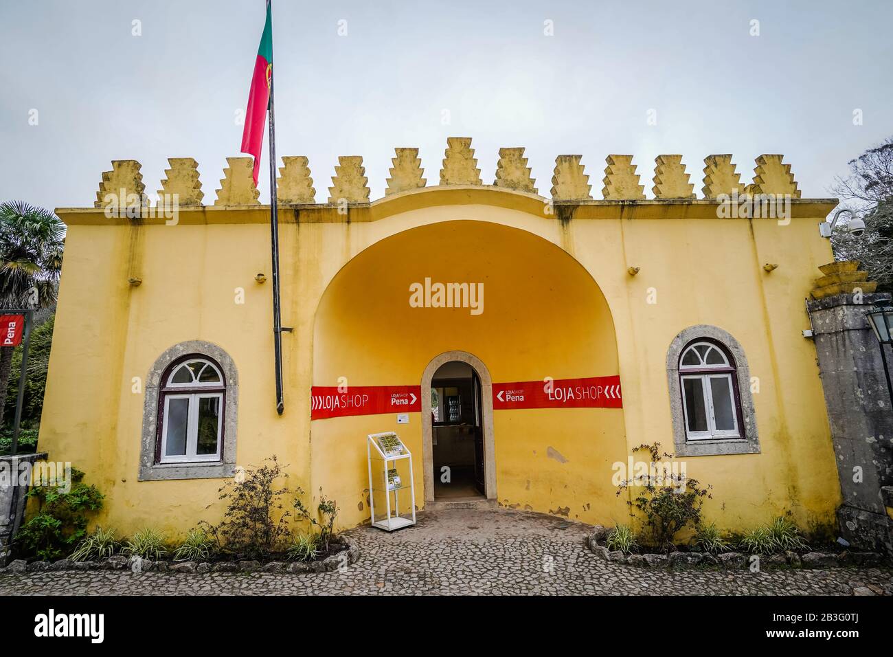 Parco e Palazzo Nazionale di pena (Palácio da pena) è un castello romanticista a São Pedro de Penaferrim, nel comune di Sintra, sul Portogallo Foto Stock